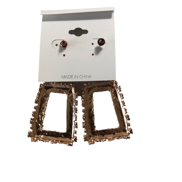 Chunkey Large Rectangular Dangle Ear Rings in Gold Tone Color Statement Earrings - Picture 4 of 5